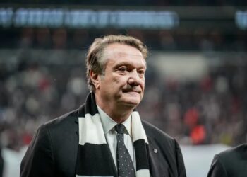 Hasan Arat, Beşiktaş başkanlığından istifa etti