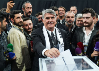 Beşiktaş’ın yeni başkanı Serdal Adalı oldu