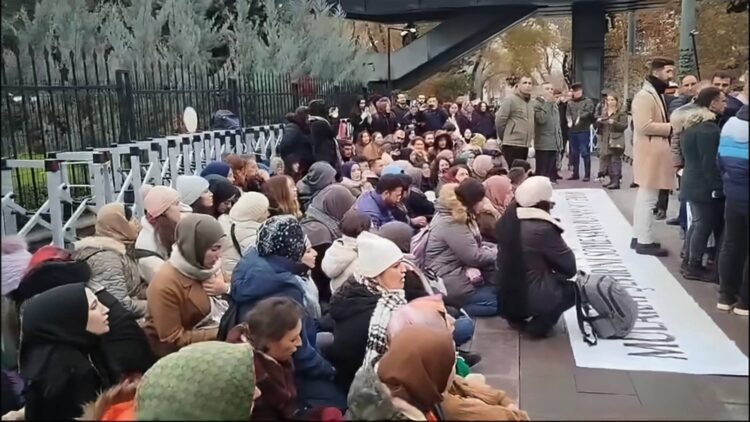 Ataması yapılmayan öğretmenler MEB önünde: Artık çözüm istiyoruz