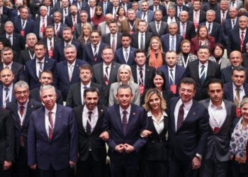 Trump’tan BRICS ülkelerine dolar tehdidi: ‘Gümrük vergileri yüzde 100 artar’