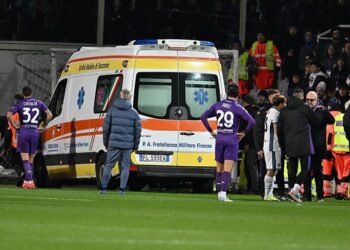 Fiorentina-Inter maçında fenalaşan genç futbolcu Bove, hastaneye kaldırıldı