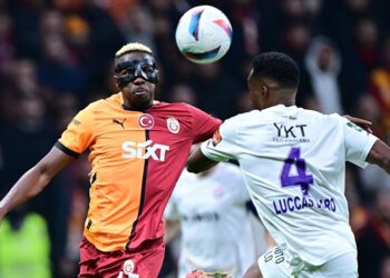 Fiorentina-Inter maçında fenalaşan genç futbolcu Bove, hastaneye kaldırıldı