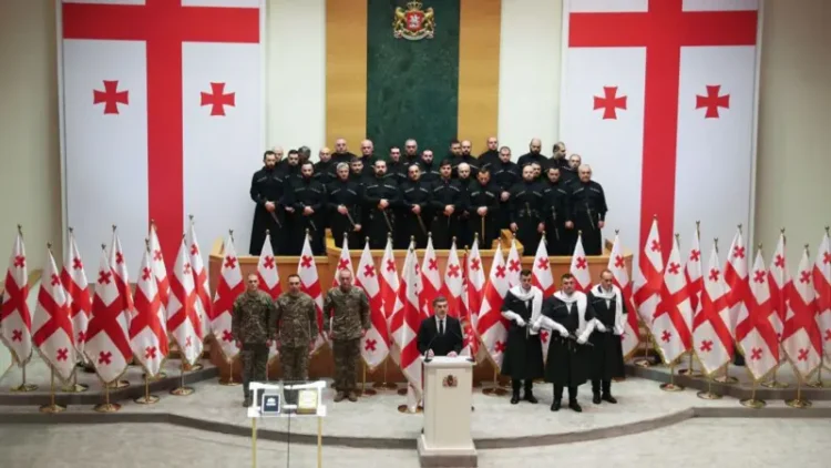 Gürcistan’da yeni Cumhurbaşkanı yemin etti, Batı yanlısı eski Cumhurbaşkanı görevi bırakmayı reddediyor