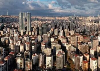 Konut satışları beş ay sonra ilk kez düştü