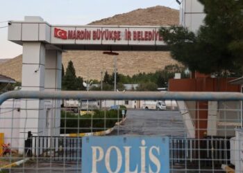 Mahkemenin işe iade ettiği kişileri kayyım bir kez daha çıkarttı