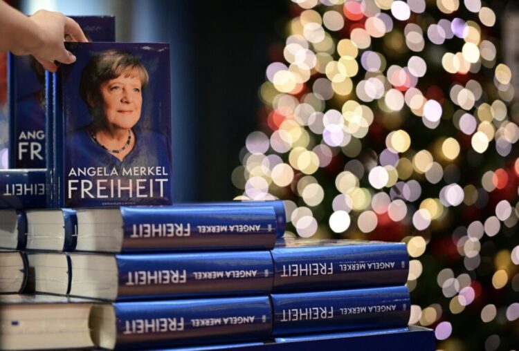 Merkel bir kitapla 20 milyon euro kazandı