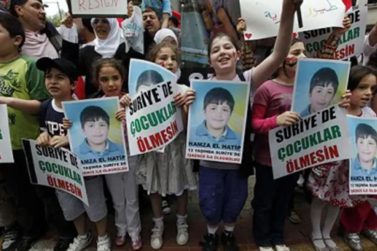 Öldürülmesi Suriye protestolarını ateşleyen 13 yaşındaki Hamza’nın annesi: ‘Esad inşallah bedelini öder’