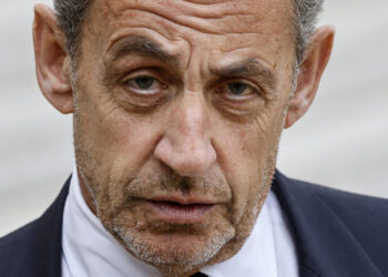Sarkozy’ye elektronik kelepçe cezası onandı