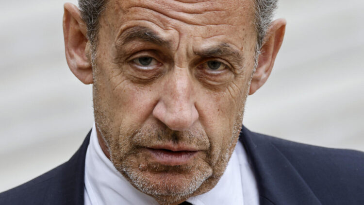 Sarkozy’ye elektronik kelepçe cezası onandı