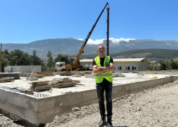 Göğsünde şiddetli ağrılar hisseden Haluk Levent hastaneye kaldırıldı