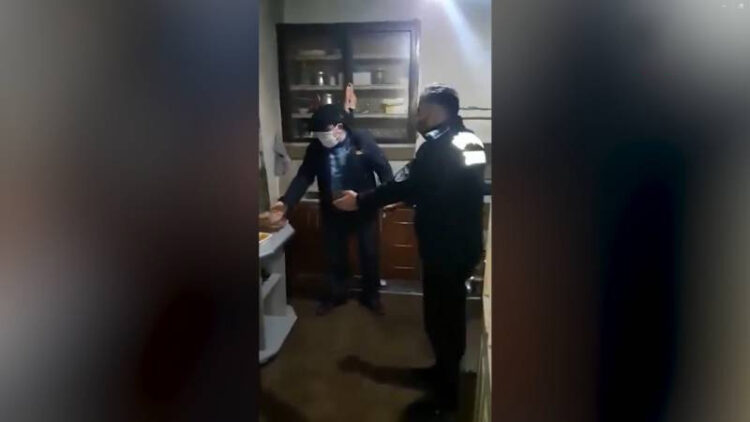 Zabıtadan yardım alan yaşlı vatandaşa skandal sözler: Sen kimsin verdiğimiz yemeği beğenmiyorsun