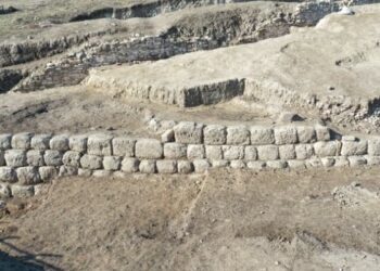 Balıkesir’de Lidyalılardan kalma 2 bin 700 yıllık sur bulundu