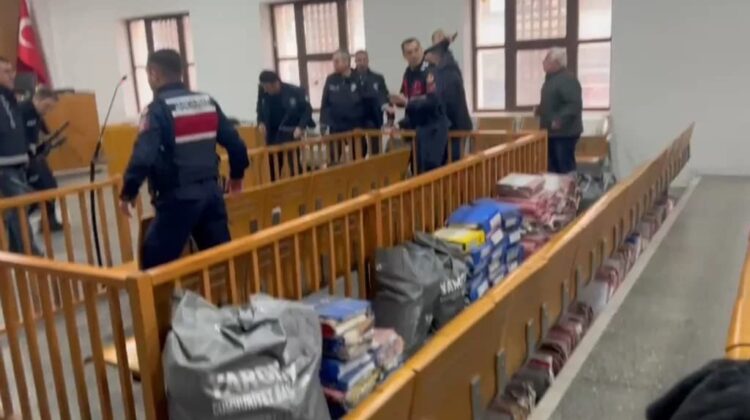 Bursa’da, duruşma salonunda silahlı saldırı