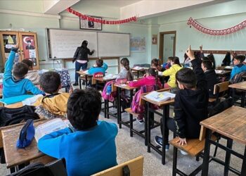 Okullarda ‘kılık kıyafet değişmeyecek’ değişikliği!