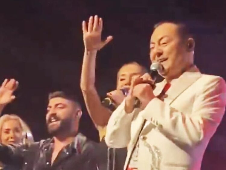 Ev hapsi kaldırılan Serdar Ortaç konser verdi