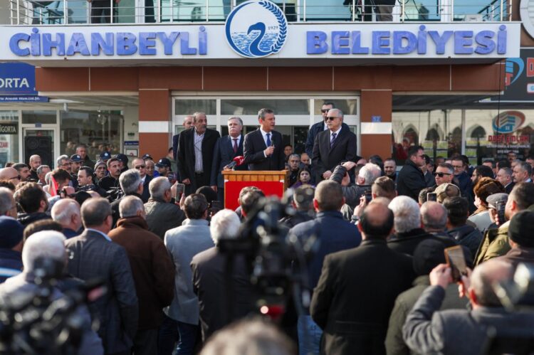 CHP lideri Özel: Erdoğan’a yakın şirketlerin SGK’ye 9 kamyon altın borcu var