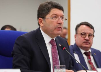 Adalet bakanı ‘yüreklere su serpti’: Türkiye bir hukuk devletidir