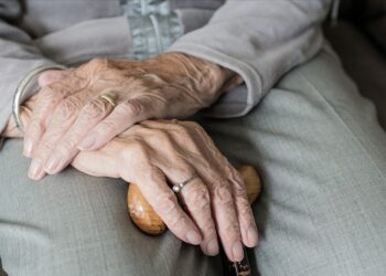 Hırsız, kendisini yakalayan jandarmanın aracını çalıp kaçtı