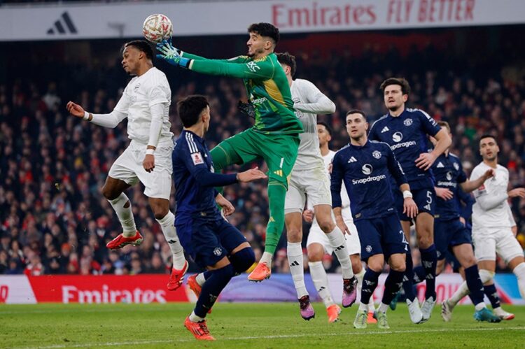 Altay Bayındır devleşti, Manchester United Arsenal’ı eledi