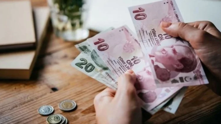 Emeklilerin maaşları düşmeye devam edecek