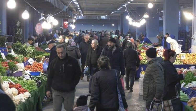 İktidarın “sabır” çağrısına vatandaşlardan yanıt: “Sabır mabır kalmadı. Bir an önce gitsinler… ‘Bıçak kemiğe dayandı’…”
