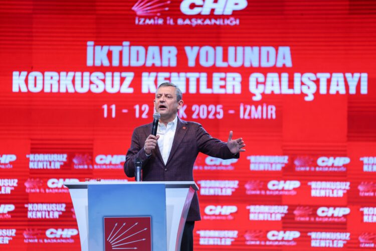 Özel’den Erdoğan’ın yeniden adaylık sinyaline tepki: Sanki yeniden seçilme gücü varmış gibi gösterip kaçak dövüşmesin