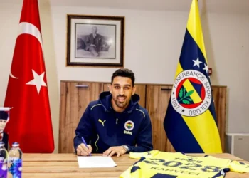 Fenerbahçe, İrfan Can Kahveci’nin sözleşmesini 3 yıl daha uzattı