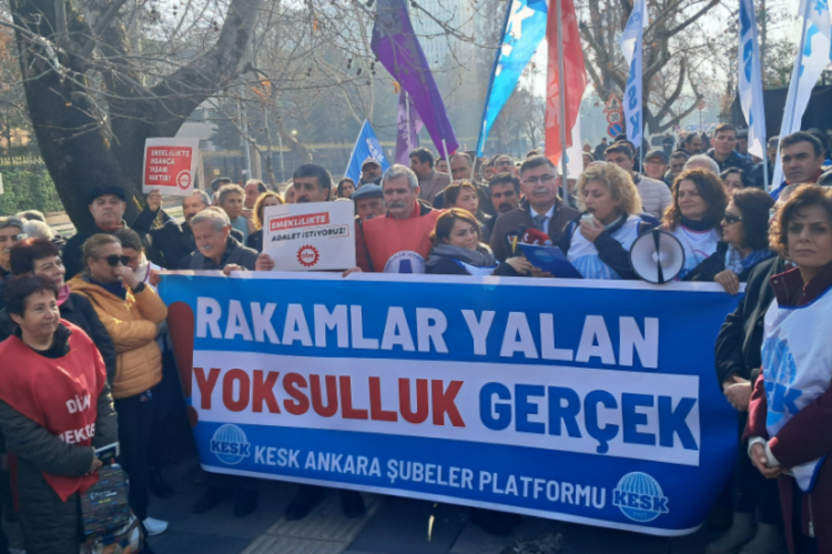 KESK’ten TÜİK önünde enflasyon protestosu: “TÜİK rakamlarının en az iki katı enflasyon yaşıyoruz”