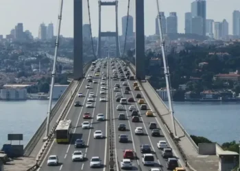 Köprü ve otoyol zamlarına ekonomistlerden tepki: “Karşıya yüzerek mi geçelim”