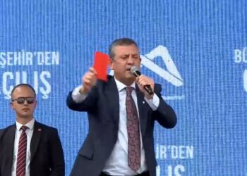 Özel’in ‘büyük sürprizi’: Kırmızı kart