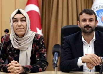 Akdeniz Belediyesi Eş Başkanları gözaltına alındı