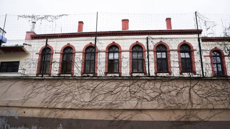 Bakırköy’de özel bir liseye silahlı saldırı: 2 kişi gözaltına alındı