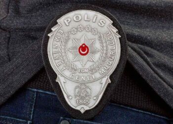 Kimlikteki yazım hatası sahte polisi yakalattı