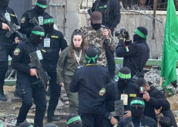 İsrail-Hamas arasındaki 3’üncü esir takası Yahya Sinvar’ın evinin önünde yapıldı