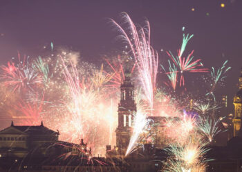 Almanya’da havai fişek patlamalarında 5 kişi öldü