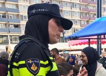 Hollanda’da Müslüman polisler Kur’an-ı Kerim üzerine yemin edecek