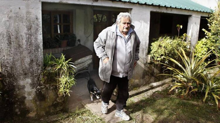 Jose Mujica, tedaviye devam etmeyeceğini duyurdu