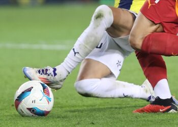 Galatasaray sahasında, Fenerbahçe deplasmanda etkili