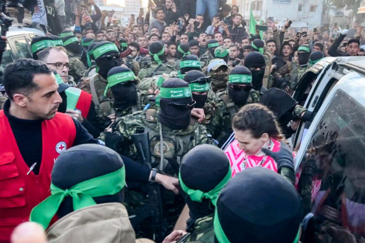 Hamas, rehine takasını süresiz olarak erteledi
