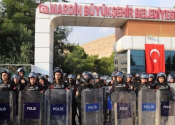 Kayyım, ekmekle oynamaya doymadı: 3 ayda 301 işçiyi kovdu