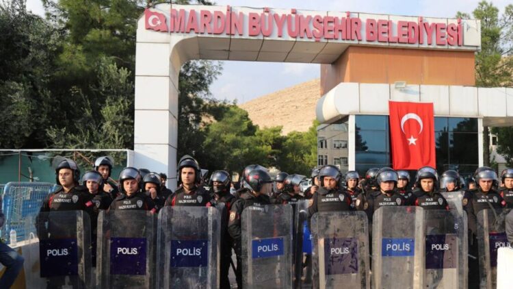 Kayyım, ekmekle oynamaya doymadı: 3 ayda 301 işçiyi kovdu
