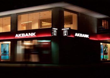 Mahkemeden emsal ‘Akbank’ kararı: Adına kredi çekilen vatandaş borçlu değil