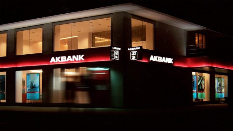 Mahkemeden emsal ‘Akbank’ kararı: Adına kredi çekilen vatandaş borçlu değil