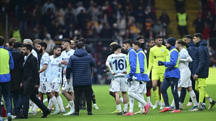 Sahadan çekilen Adana Demirspor ne ceza alacak?