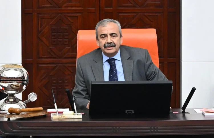 Sırrı Süreyya Önder’den CNN Türk’e: Sizi yalancı çıkardığımız için hiç üzgün değiliz