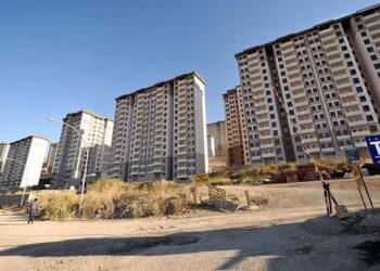 Yeni toplu konut projesi: TOKİ, aylık 62 bin lira ödeyebilecek orta gelirli arıyor