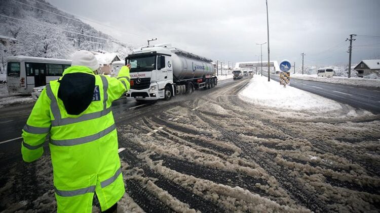 İstanbul ve Ankara dahil altı ilde ağır taşıtlara yasak