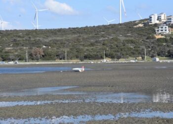 İzmir’de deniz çekildi: Depremlerle ilgisi var mı?