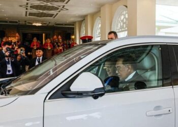 TOGG hediye edilen Malezya başbakanı: Bizim sürücü koltuğumuz sağda