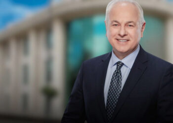 Suçlamalar arasında kişisel harcamalarını cebinden yapması da yer aldı